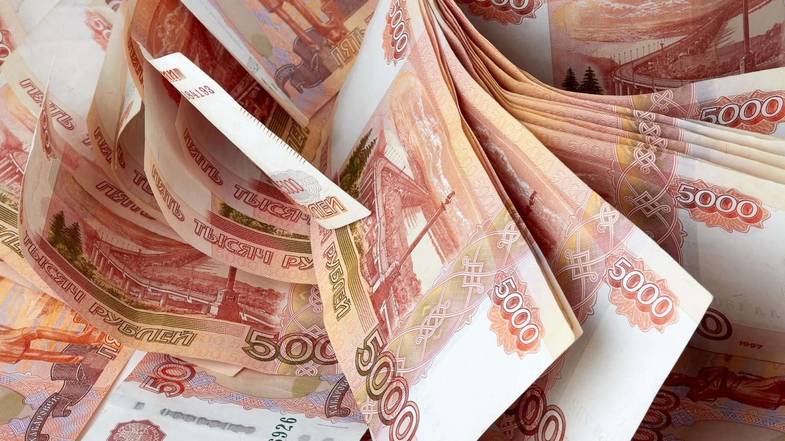 Курс валют на Моссовете: рубль незначительно подешевел