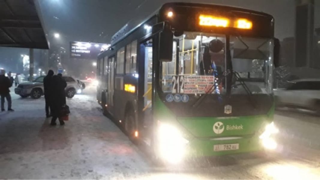 Мэрия Бишкека разорвала договоры на перевозку пассажиров с четырьмя компаниями