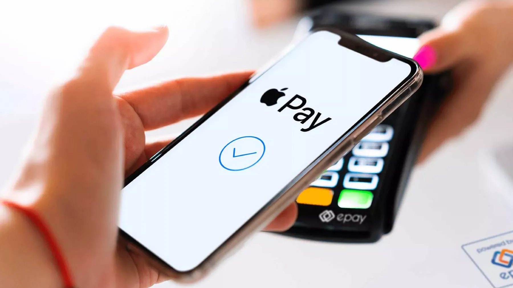 Когда кыргызстанцам ждать Apple Pay на рынке оплаты? Ответ Нацбанка