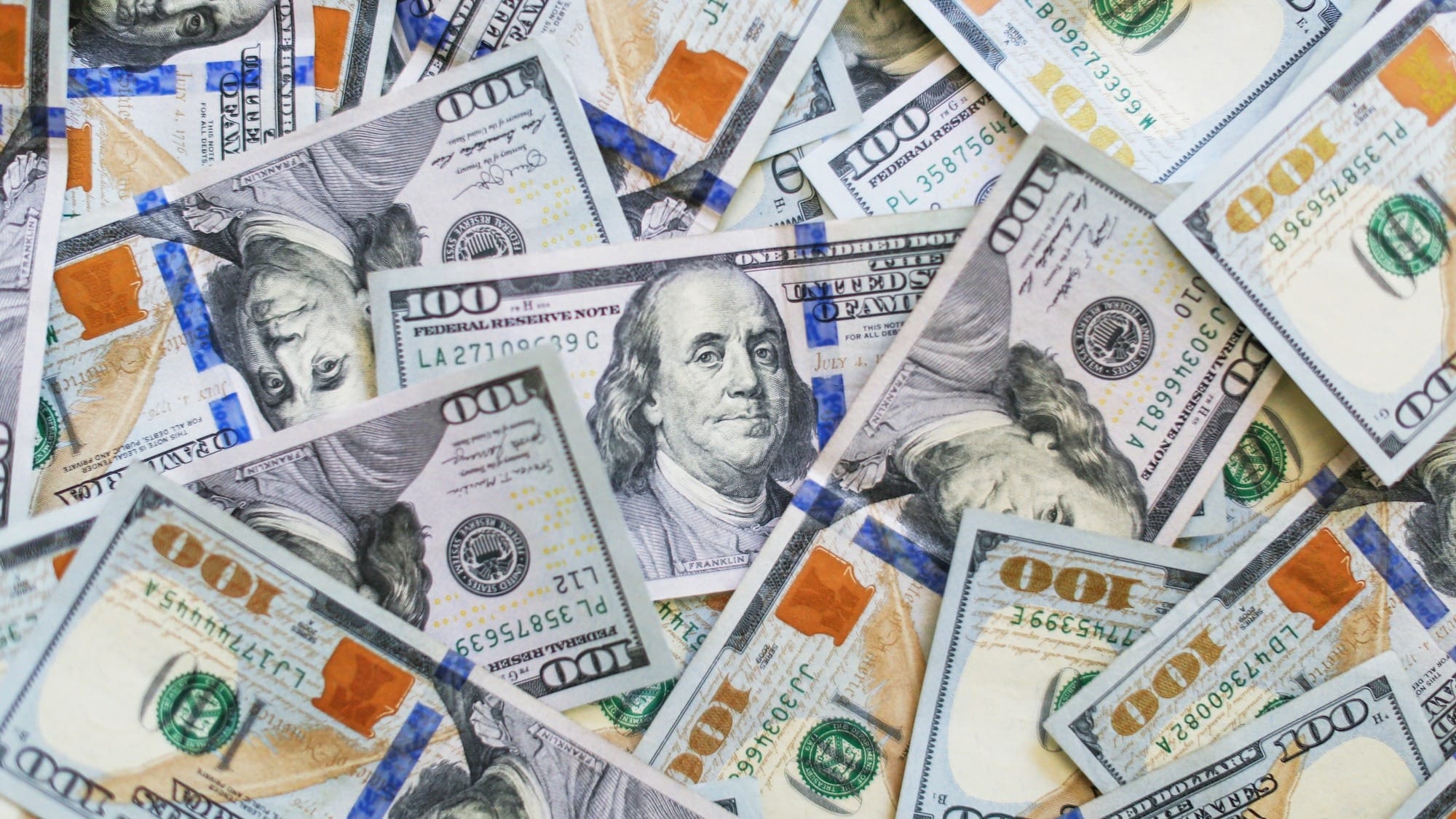 Комбанки КР приобрели на валютных торгах $10.4 млн