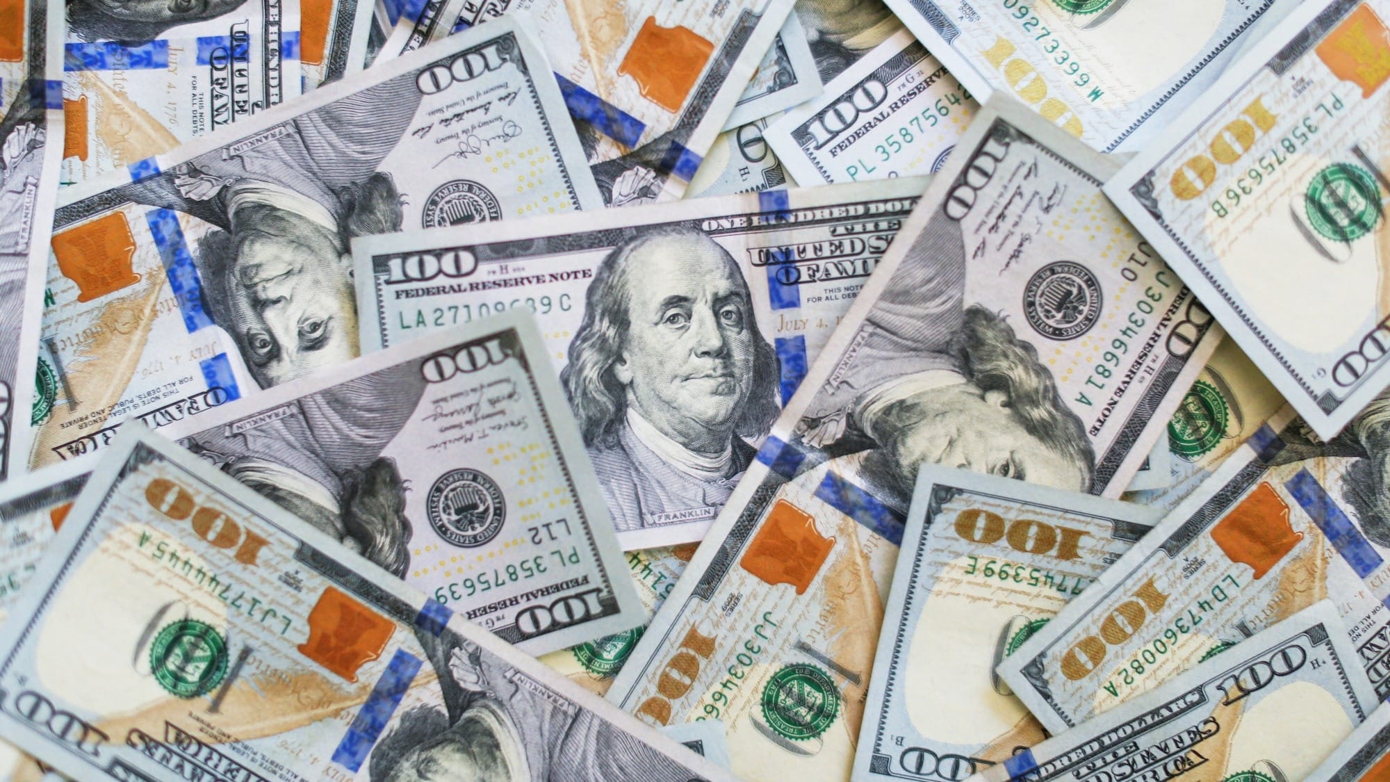 Комбанки КР приобрели на валютных торгах $3.35 млн