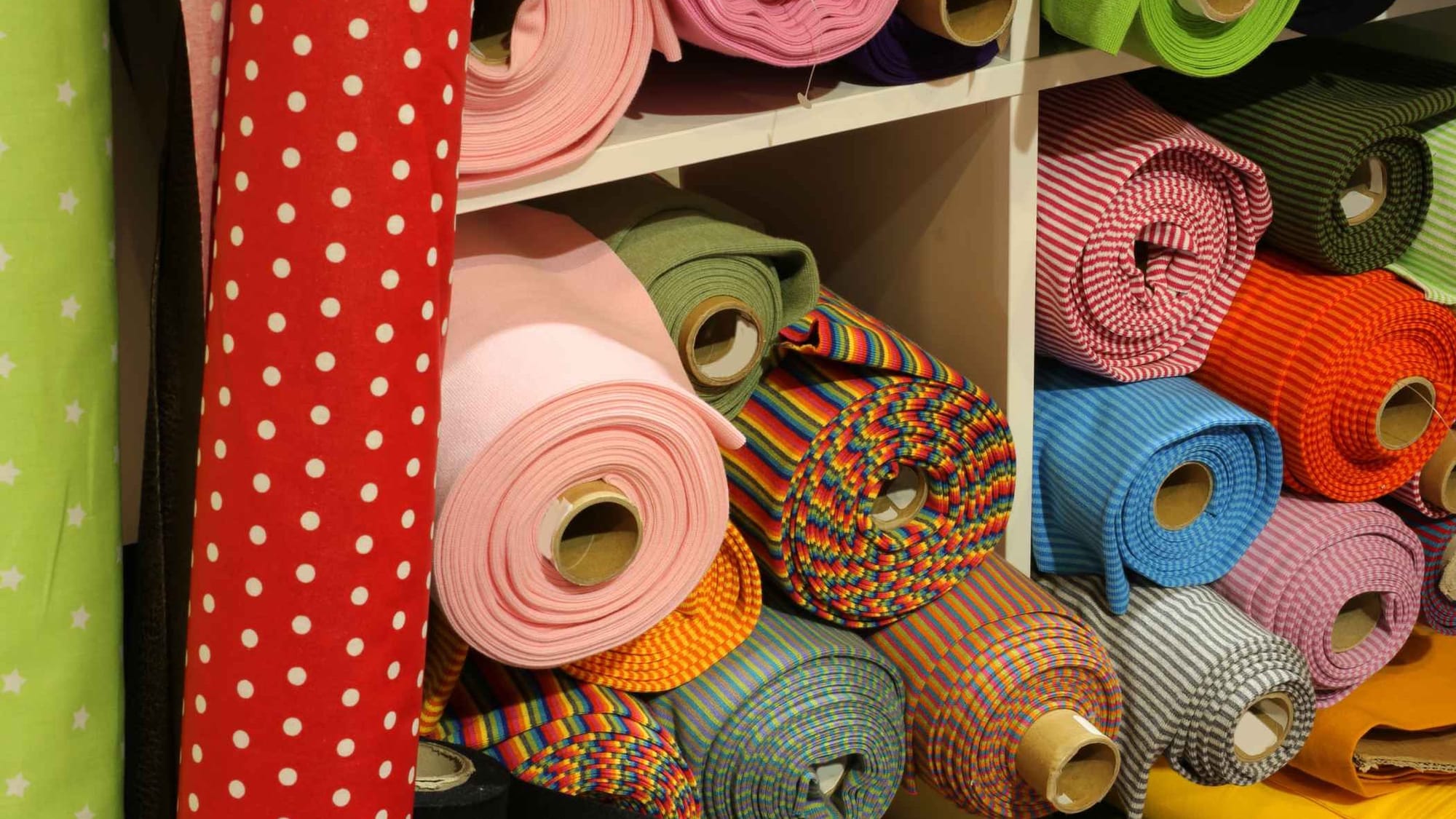 Швейная отрасль КР отстает от Узбекистана из-за пошлин на ввоз текстиля – депутат