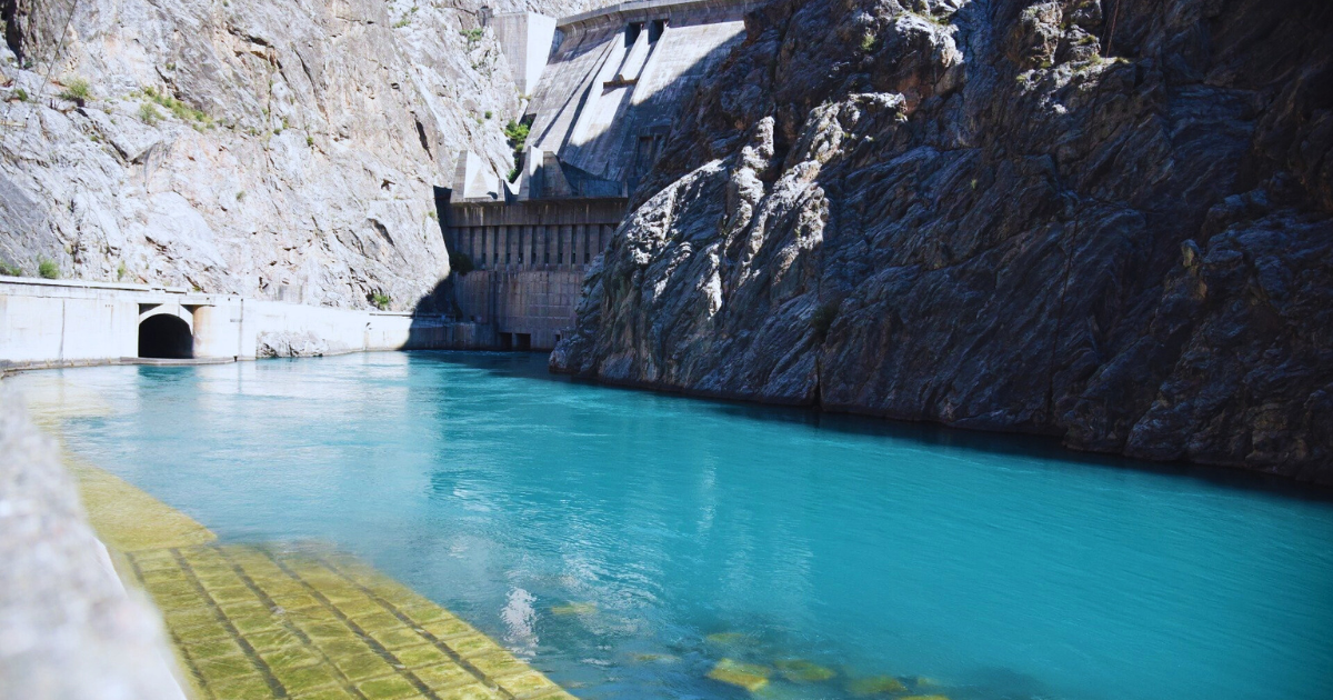 Токтогульское водохранилище с начала марта потеряло 560 млн м³ воды