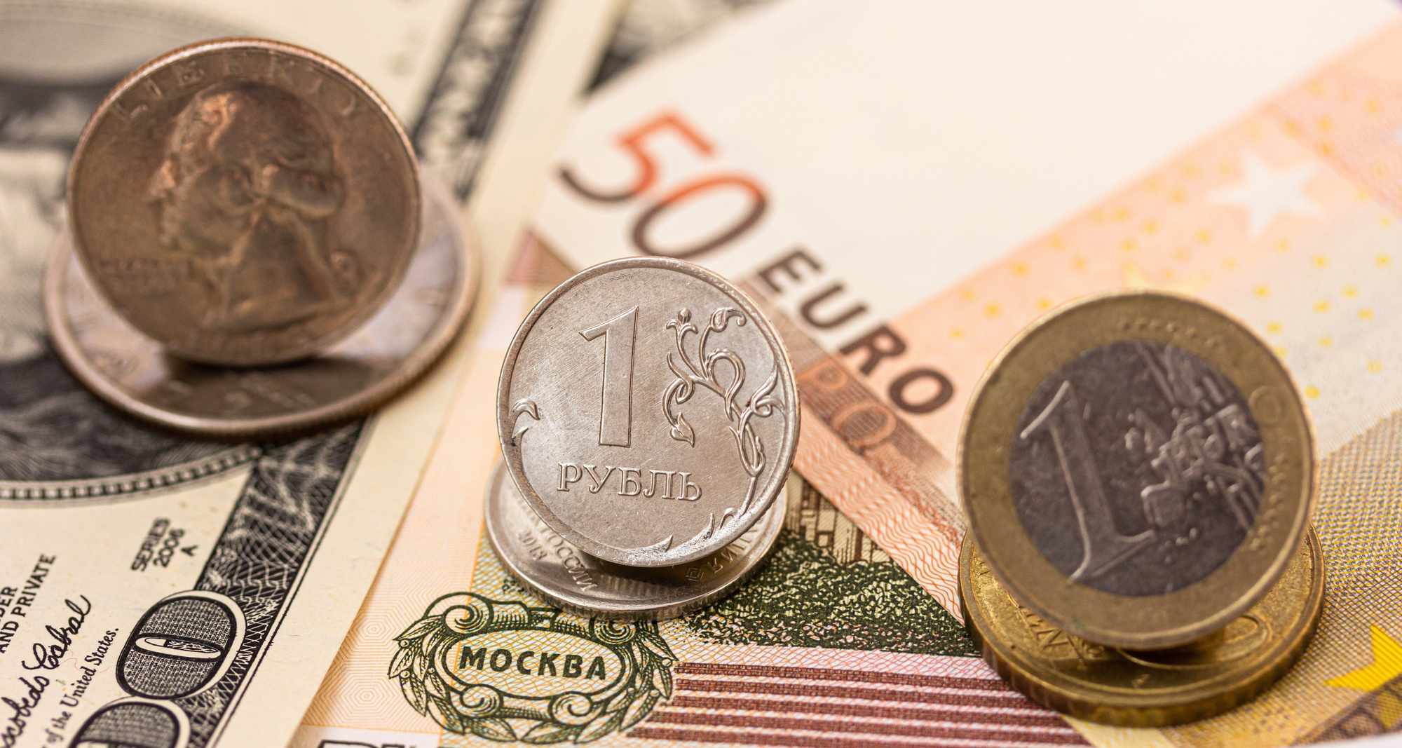 Курс валют на Моссовете: евро и рубль просели