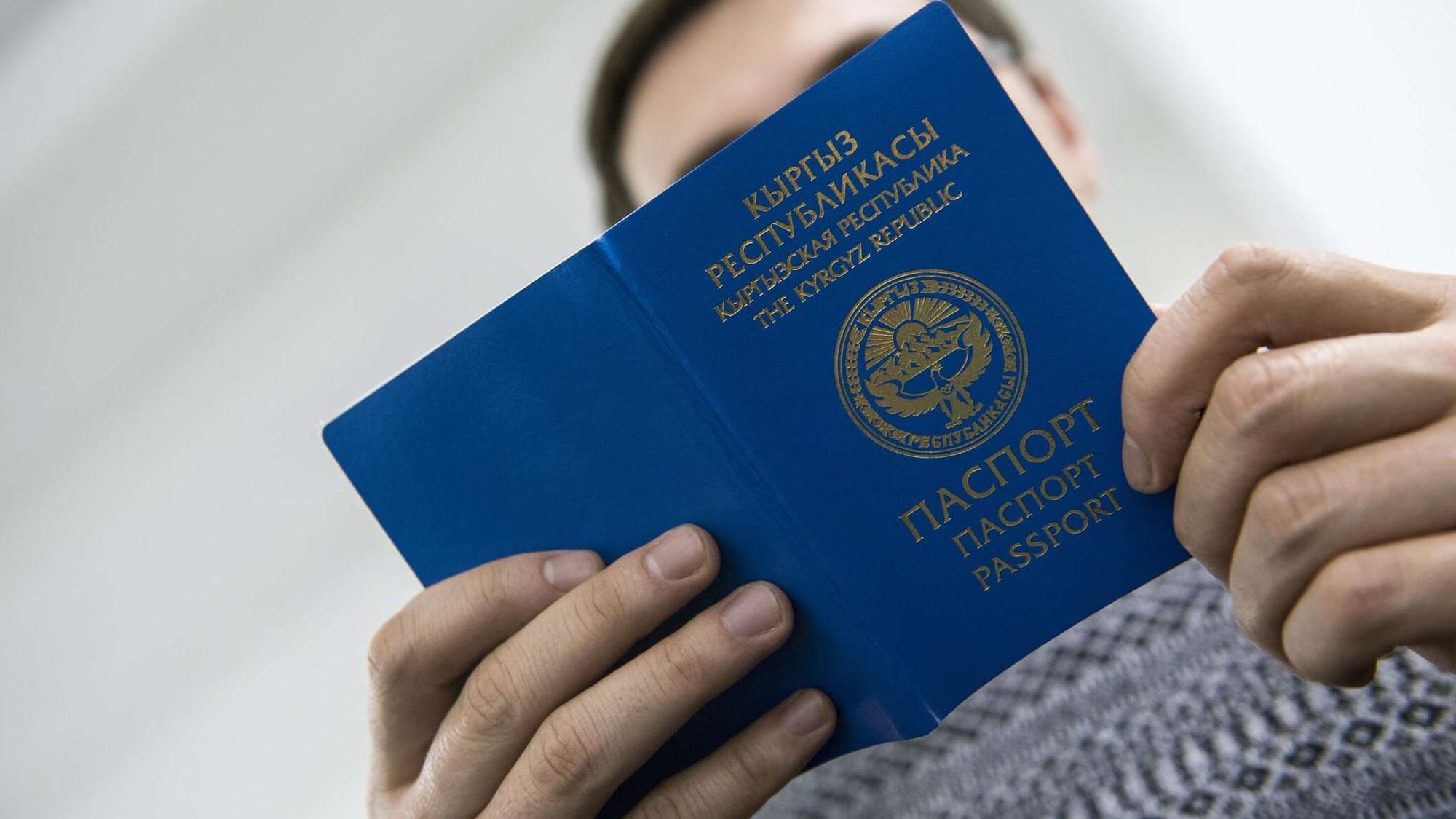 Садыр Жапаров подписал указ о принятии и выходе из гражданства Кыргызстана