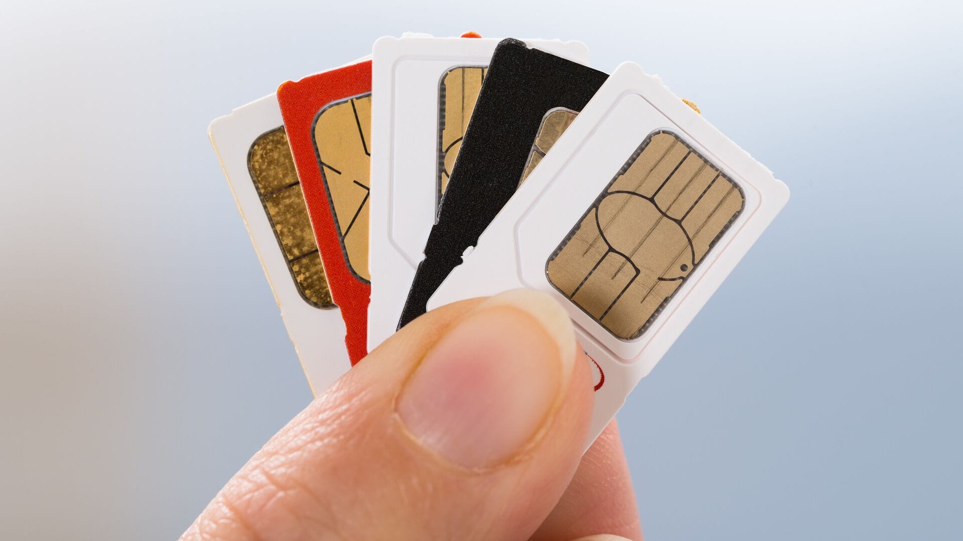 В Кыргызстане с 1 апреля вступит в силу новый порядок регистрации SIM-карт