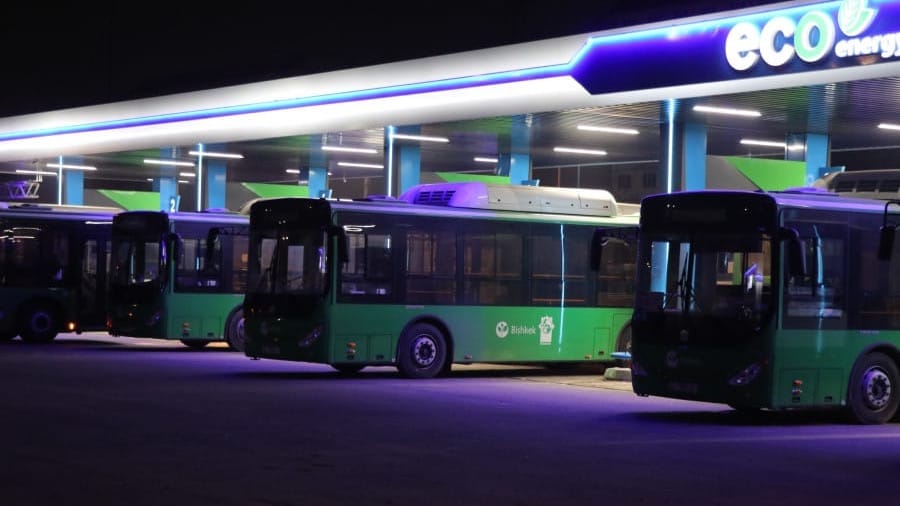 Заправка без очередей: в Бишкеке открыли новую ГЗС для муниципальных автобусов