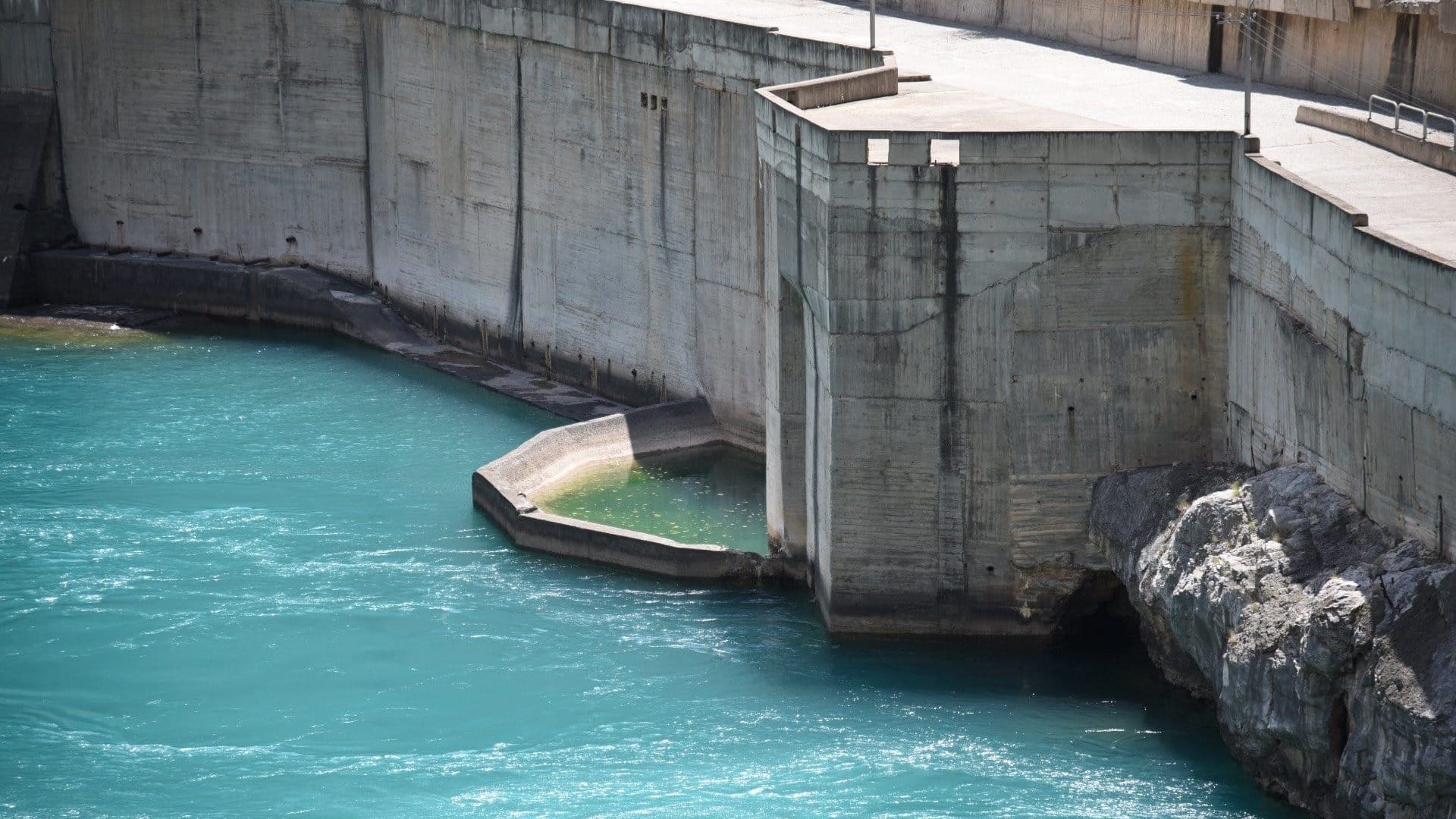 Объем воды в Токтогульском водохранилище может упасть до «мертвой точки» – замминистра энергетики
