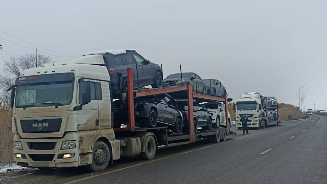 Таможенники ФТС пресекли «серый» ввоз новых люксовых авто в РФ — по документам они следовали в Кыргызстан