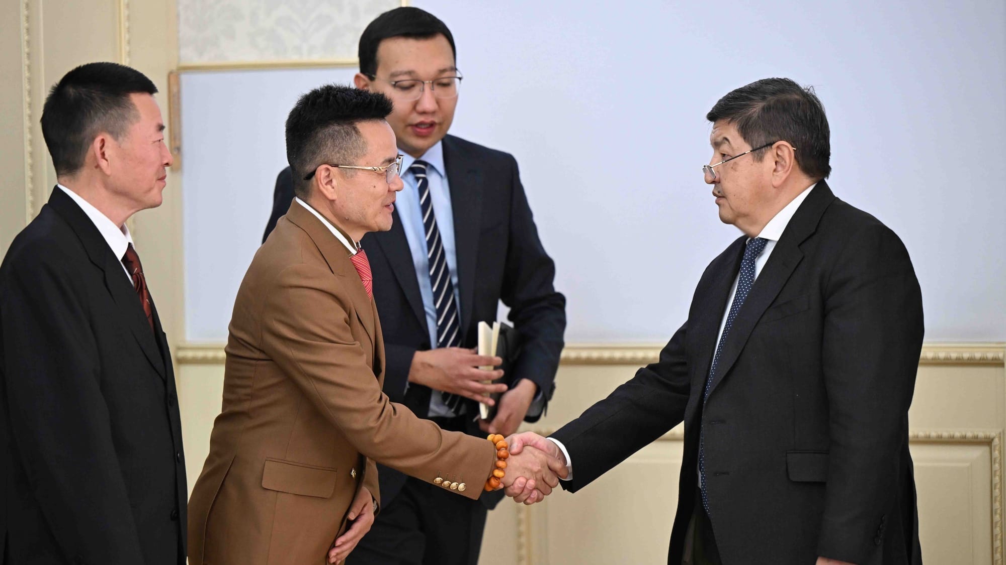 В Кыргызстане совместно с Китаем хотят открыть «Почта-банк»