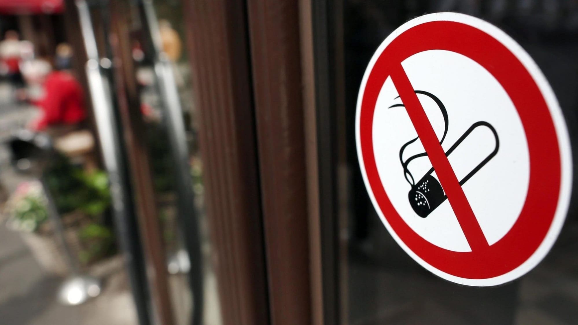 В Кыргызстане в три раза увеличили штраф за курение в общественных местах