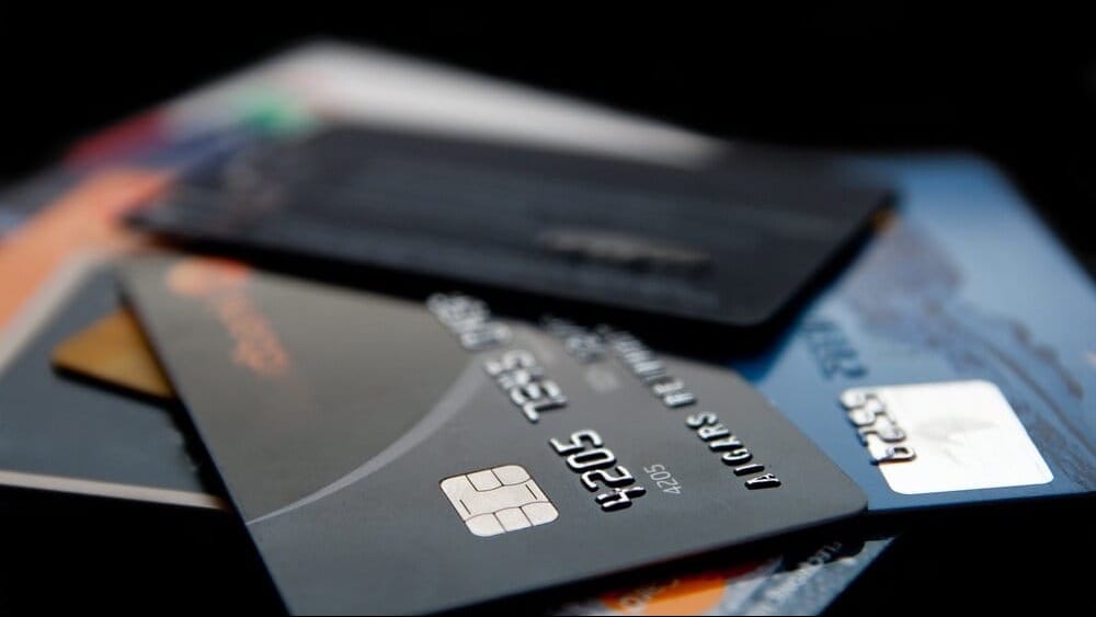 Микрофинансовые организации КР смогут выдавать займы по картам – ЖК одобрил законопроект