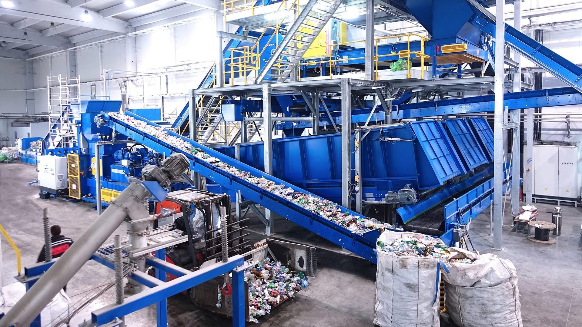 Казахстан построит 37 заводов по переработке мусора