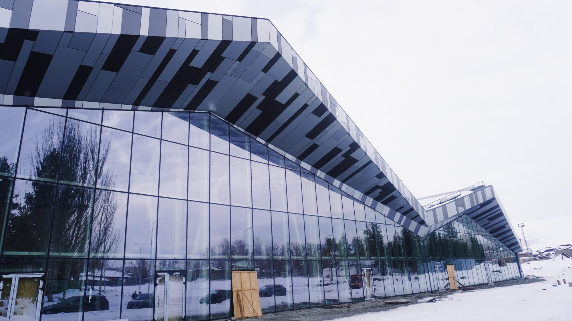 Строительство нового аэропорта «Каракол» завершено на 80%