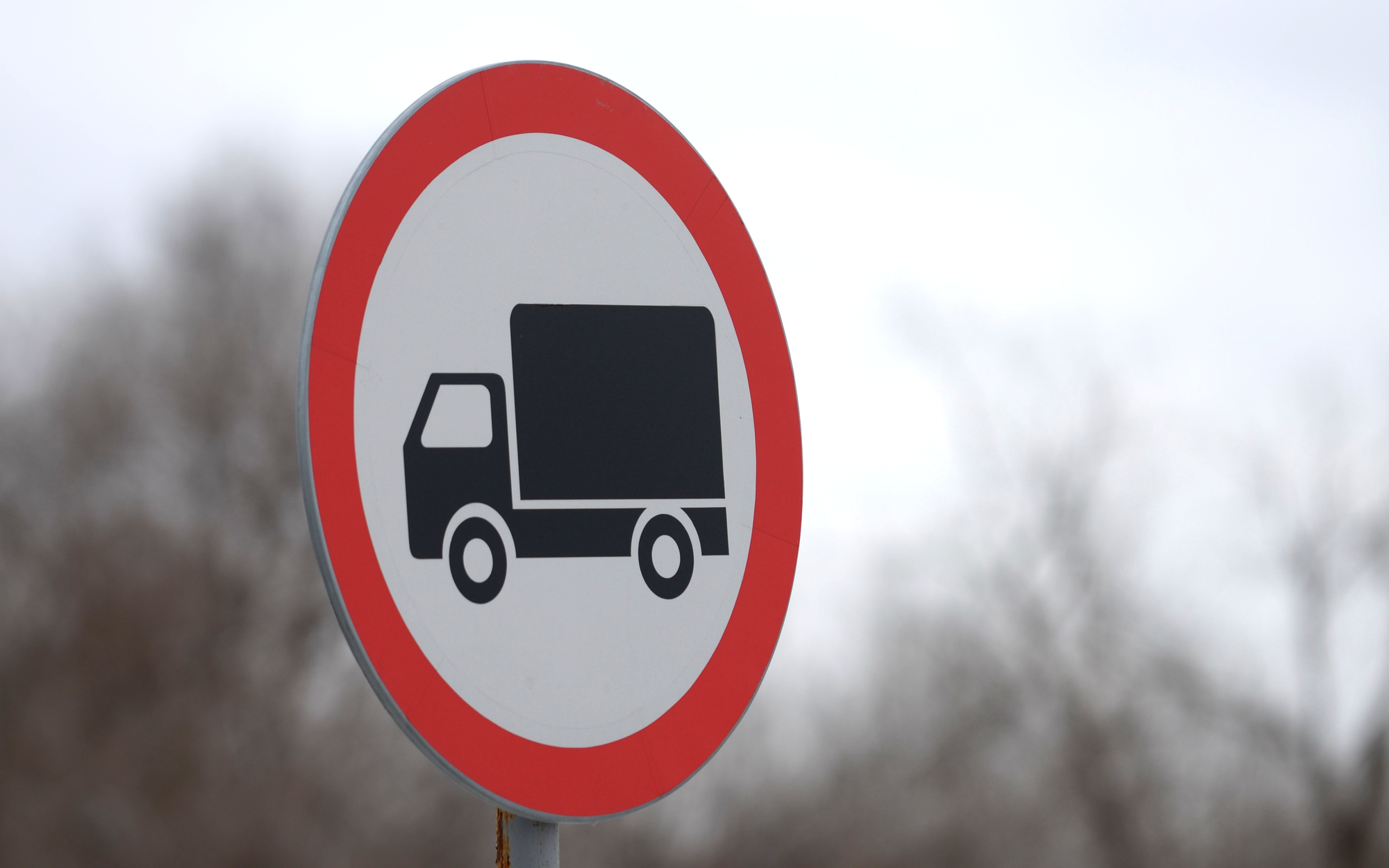 В Бишкеке на полгода ввели ограничения на движение грузовиков