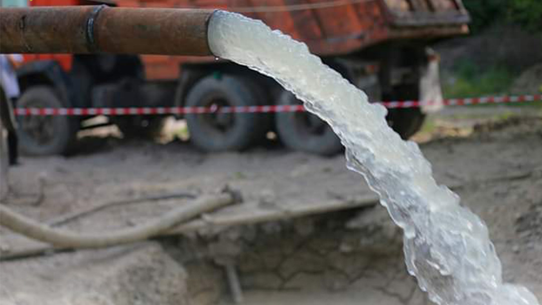 В Ноокене подрядчик «подсунул» айыл окмоту б/у водяной насос и ржавые трубы — ущерб составил 4.7 млн сомов