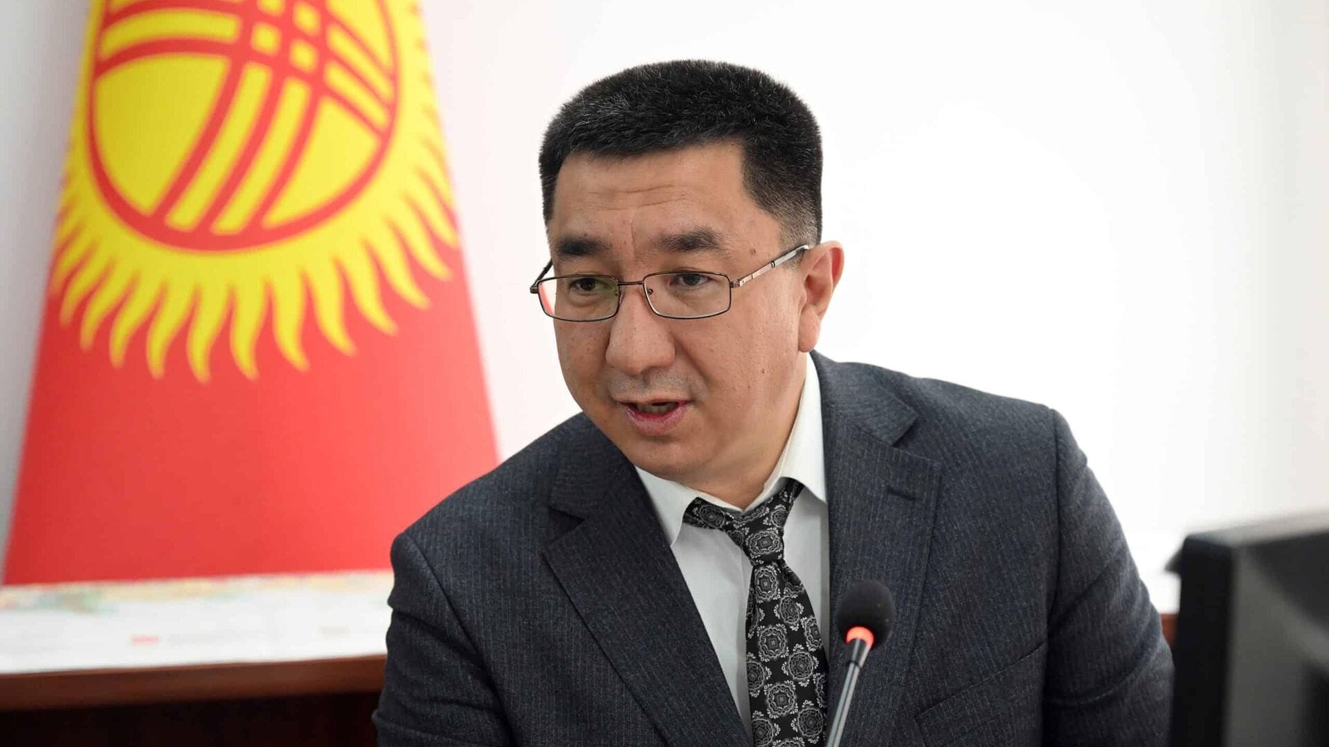 Отвечать за состояние дорог в Бишкеке должны не мы, а мэрия – министр транспорта