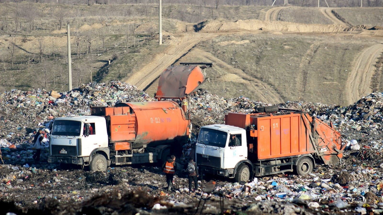 Вокруг Бишкека закроют около 20 свалок после запуска завода по переработке мусора
