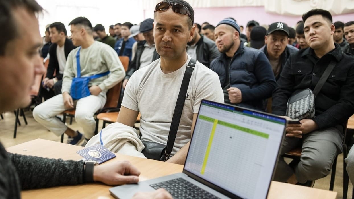За прошлый месяц кыргызстанцы в РФ получили 1123 свидетельства на возвращение в КР