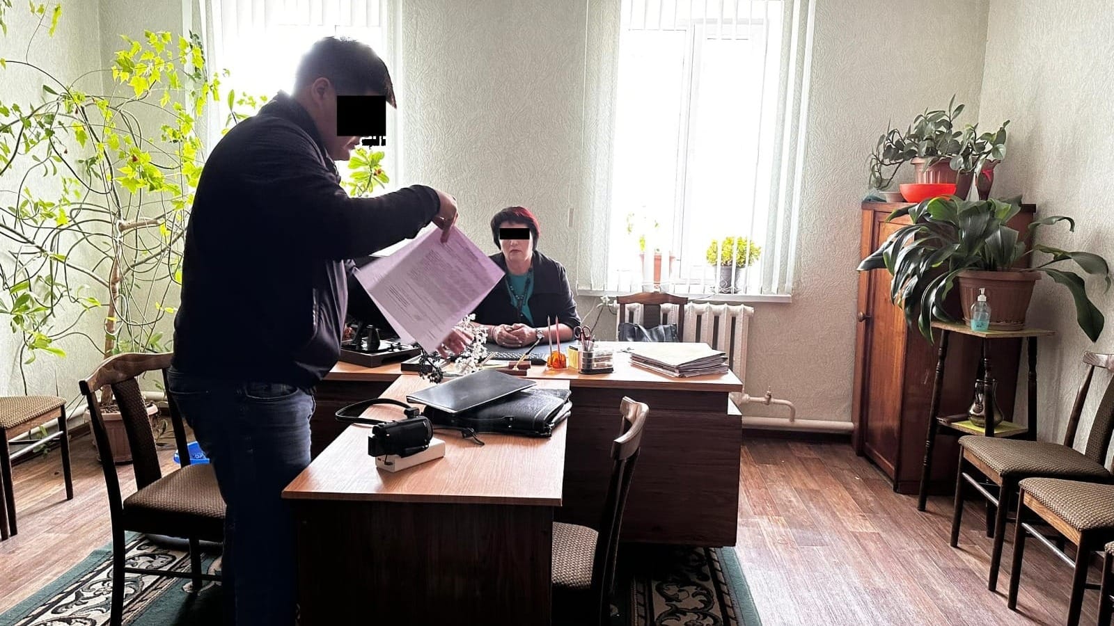 ГКНБ задержал директора рынка «Жетиген» в Чолпон-Ате за поборы и сокрытие доходов