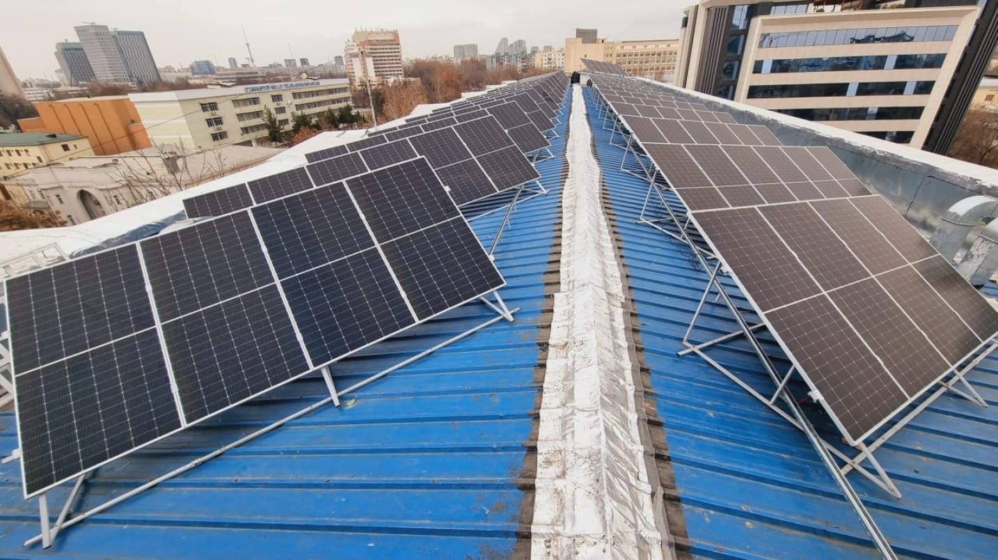 На крышах зданий в Бишкеке будут устанавливать солнечные панели