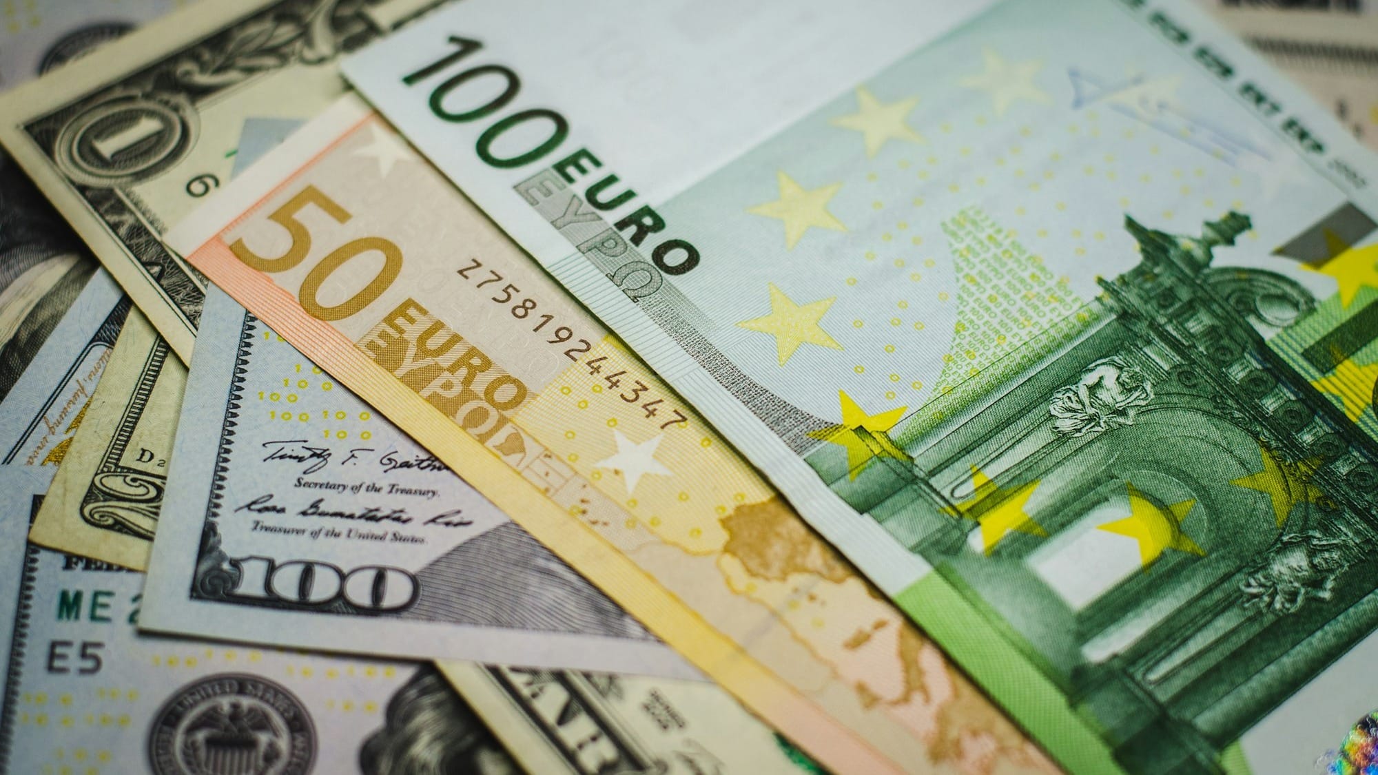 Курс валют на Моссовете: сколько стоят доллар, евро и рубль?