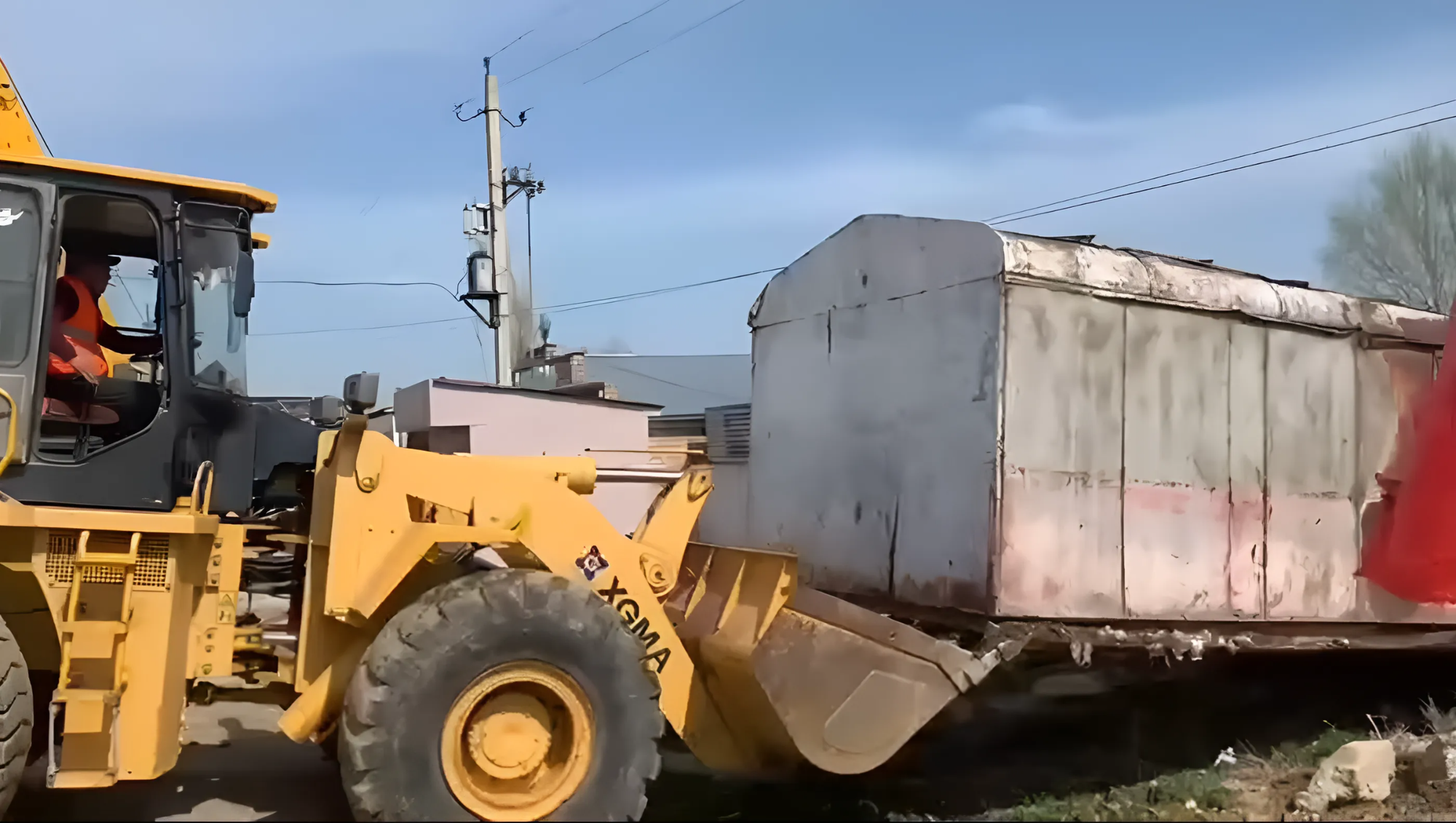 Госстрой сносит незаконные постройки на трассе Тараз – Покровка – Каинды около КПП «Чон-Капка»