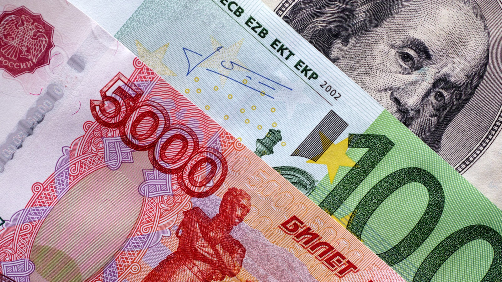 Курс валют на Моссовете: рубль и евро дорожают