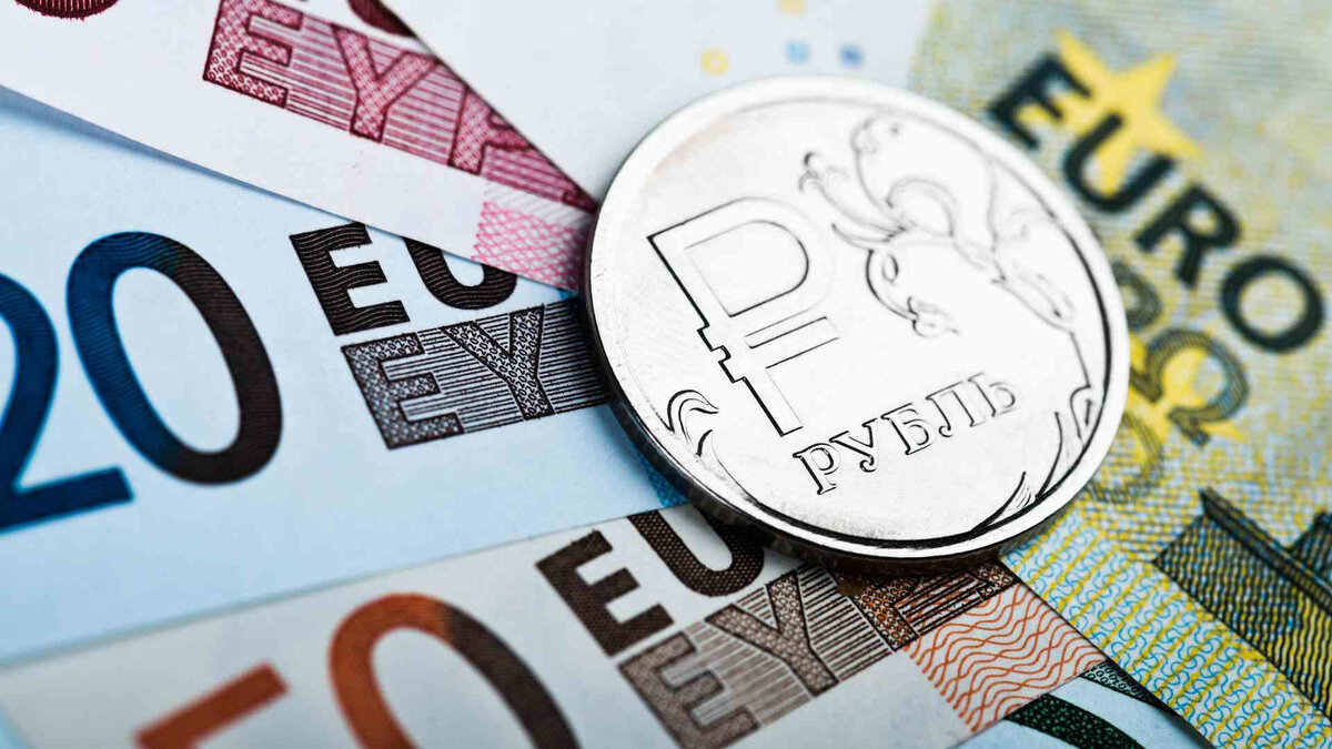 Курс валют на Моссовете: евро и доллар дешевеют, рубль укрепляется к сому