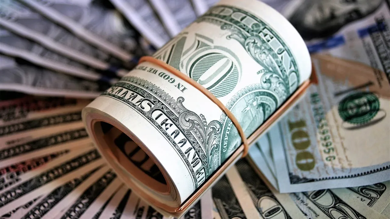 За неделю комбанки КР купили на валютных торгах более $49.5 млн