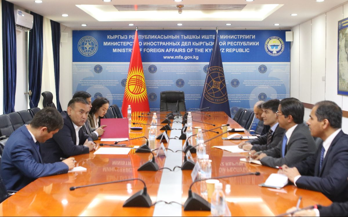 Кыргызстан и Пакистан обсудили вопросы безопасности иностранцев после конфликта в Бишкеке