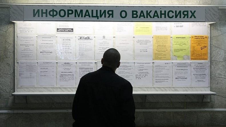 В Кыргызстане официально зарегистрировано 60.5 тысячи безработных