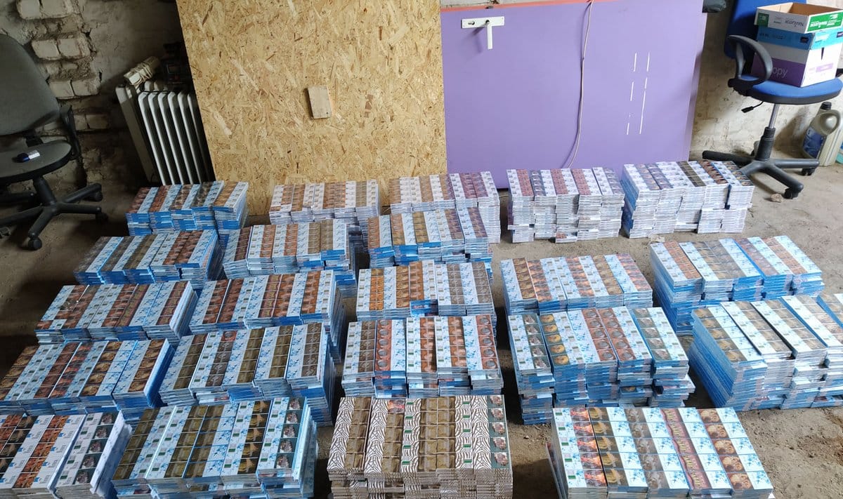 Налоговики выявили незаконную перевозку 3.5 тысячи пачек сигарет в Узгенском районе