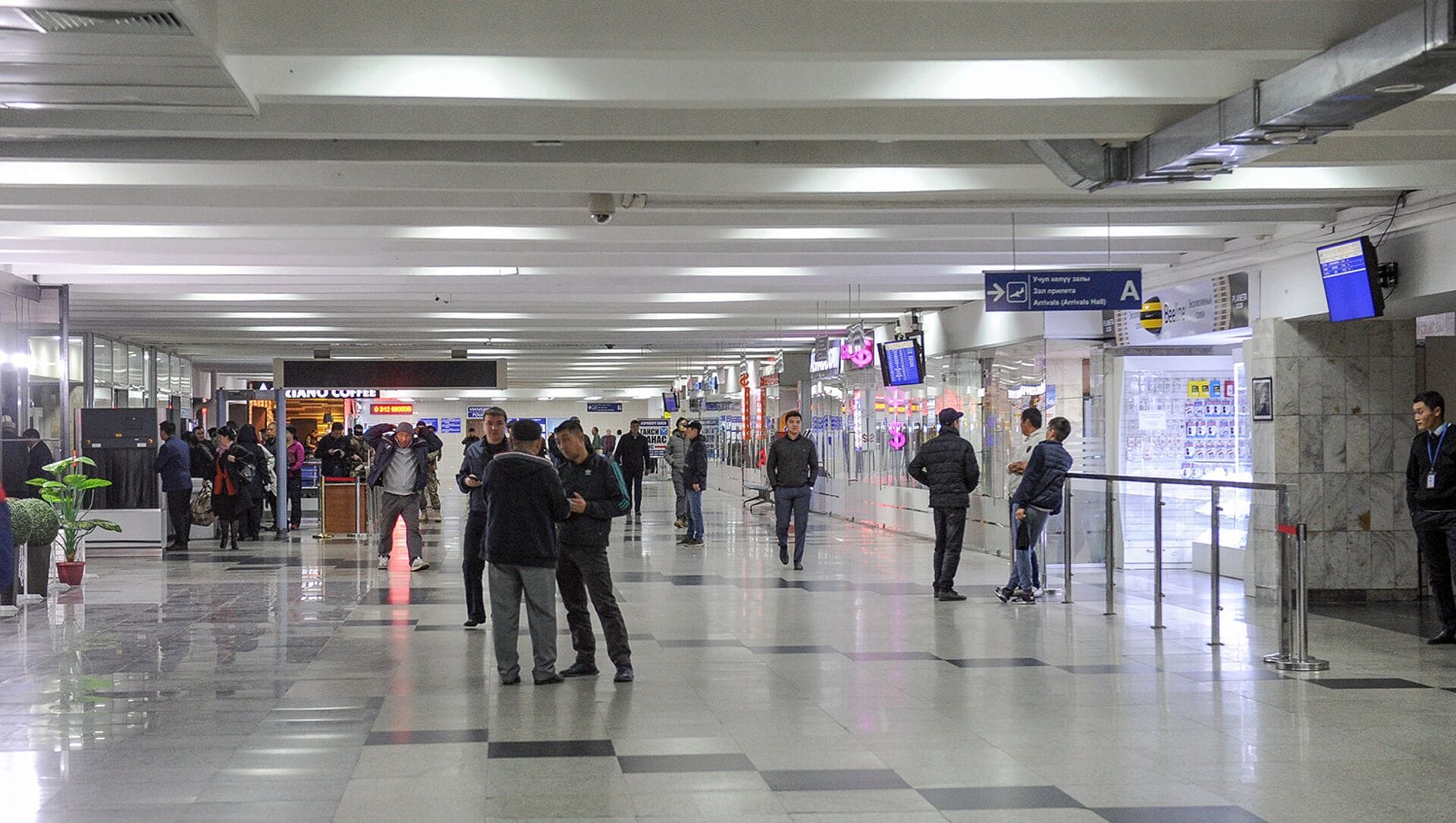 Аэропорт «Манас» продолжает работать в штатном режиме – бомбу не нашли