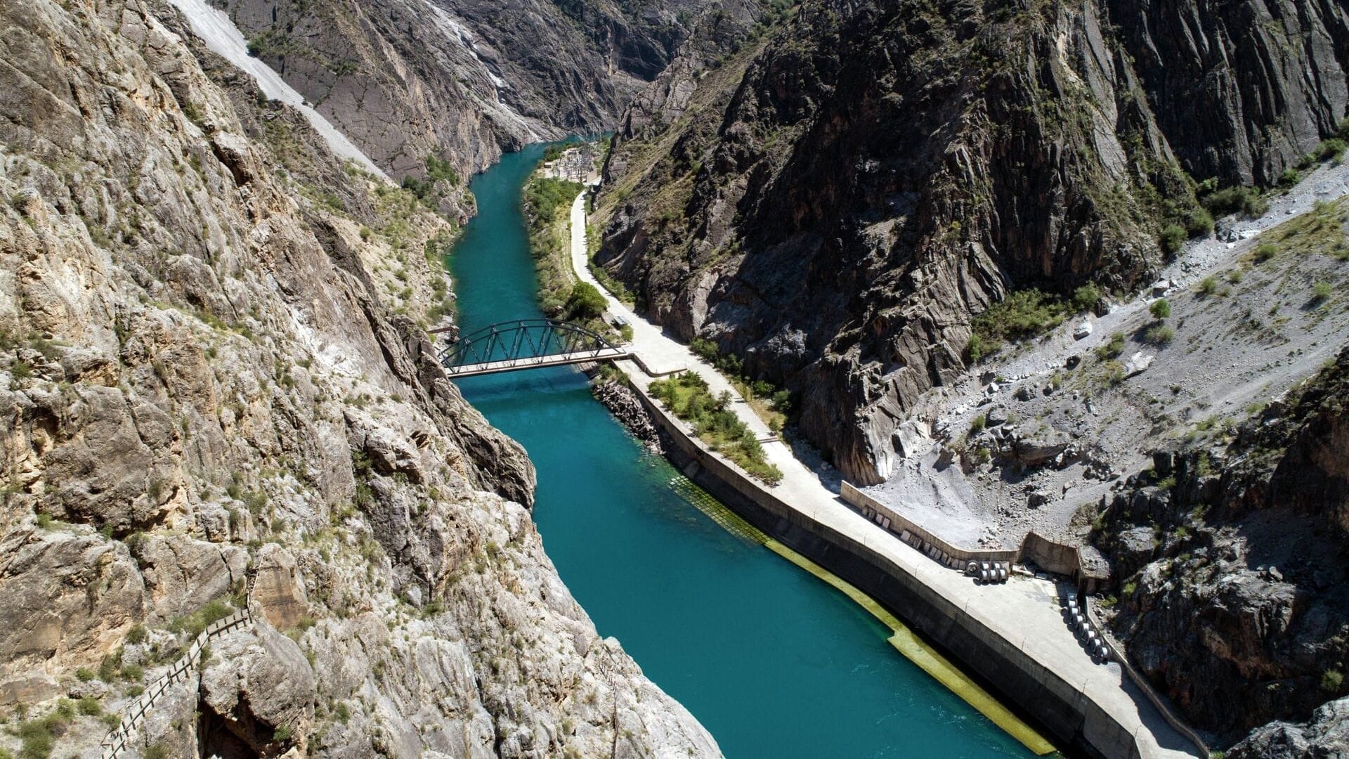 Кыргызстан может экспортировать излишки воды соседям – эксперт