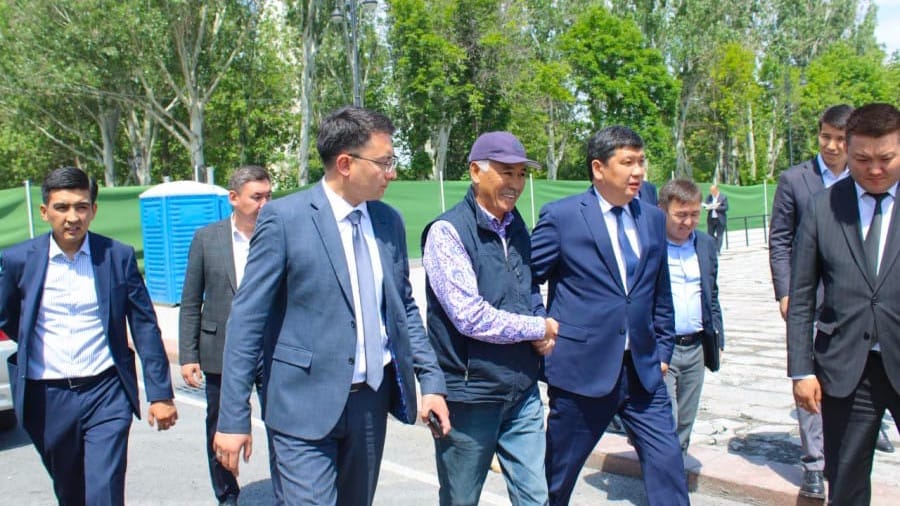 Мэр Бишкека проверил ход реконструкции объектов в столице и дал ряд поручений