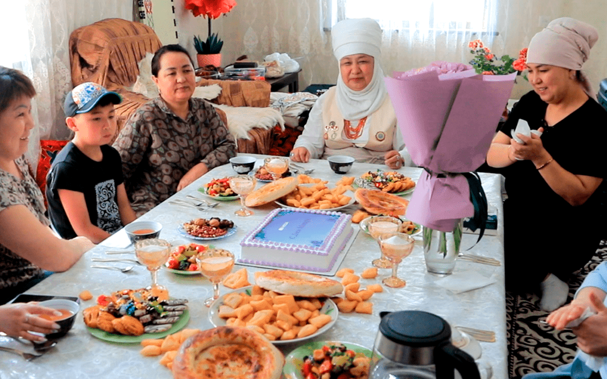 MEGA поздравила кыргызстанок с Днем матери