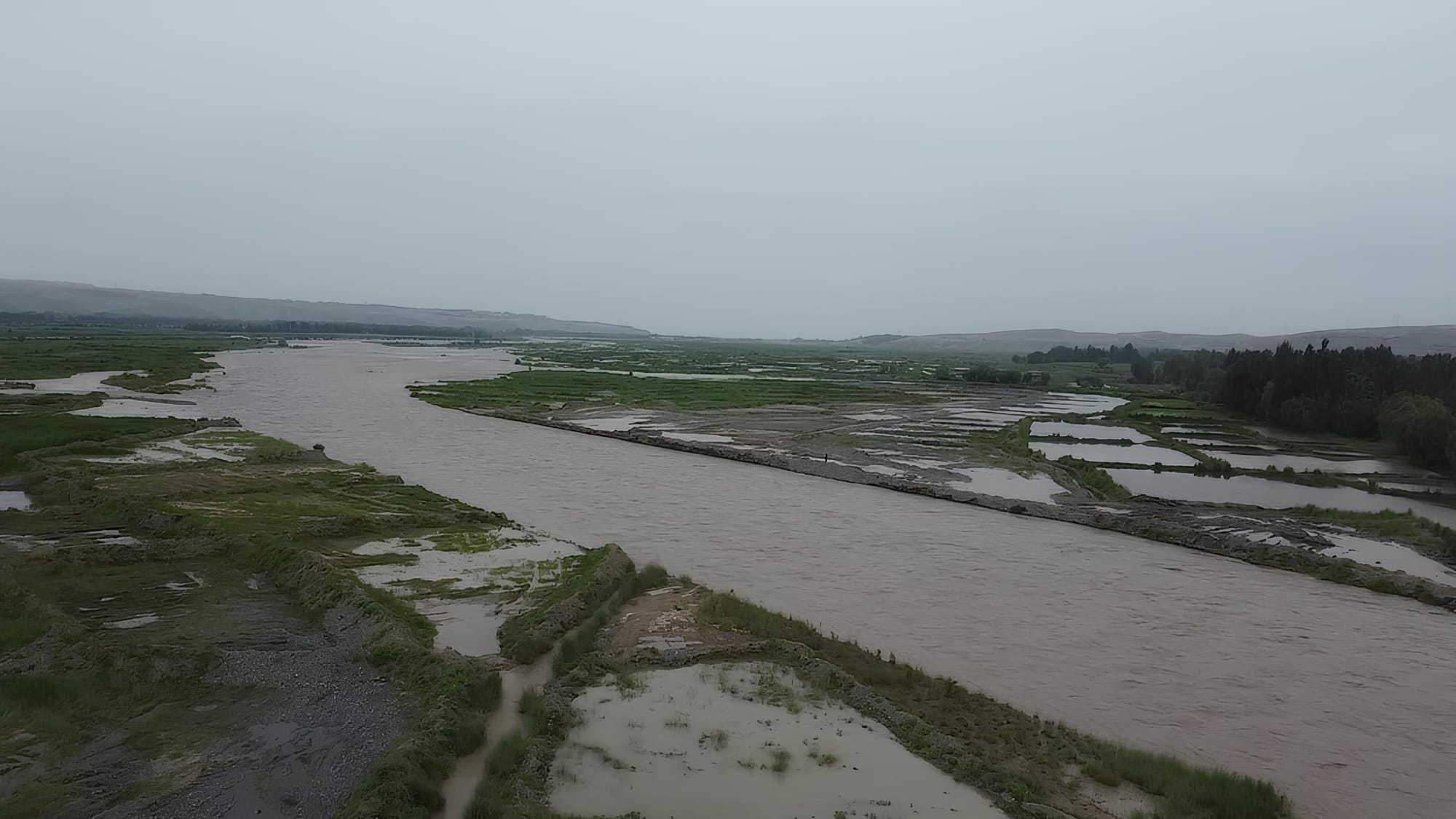 В Джалал-Абаде 200 домов под угрозой затопления – река Кара-Дарья переполнена