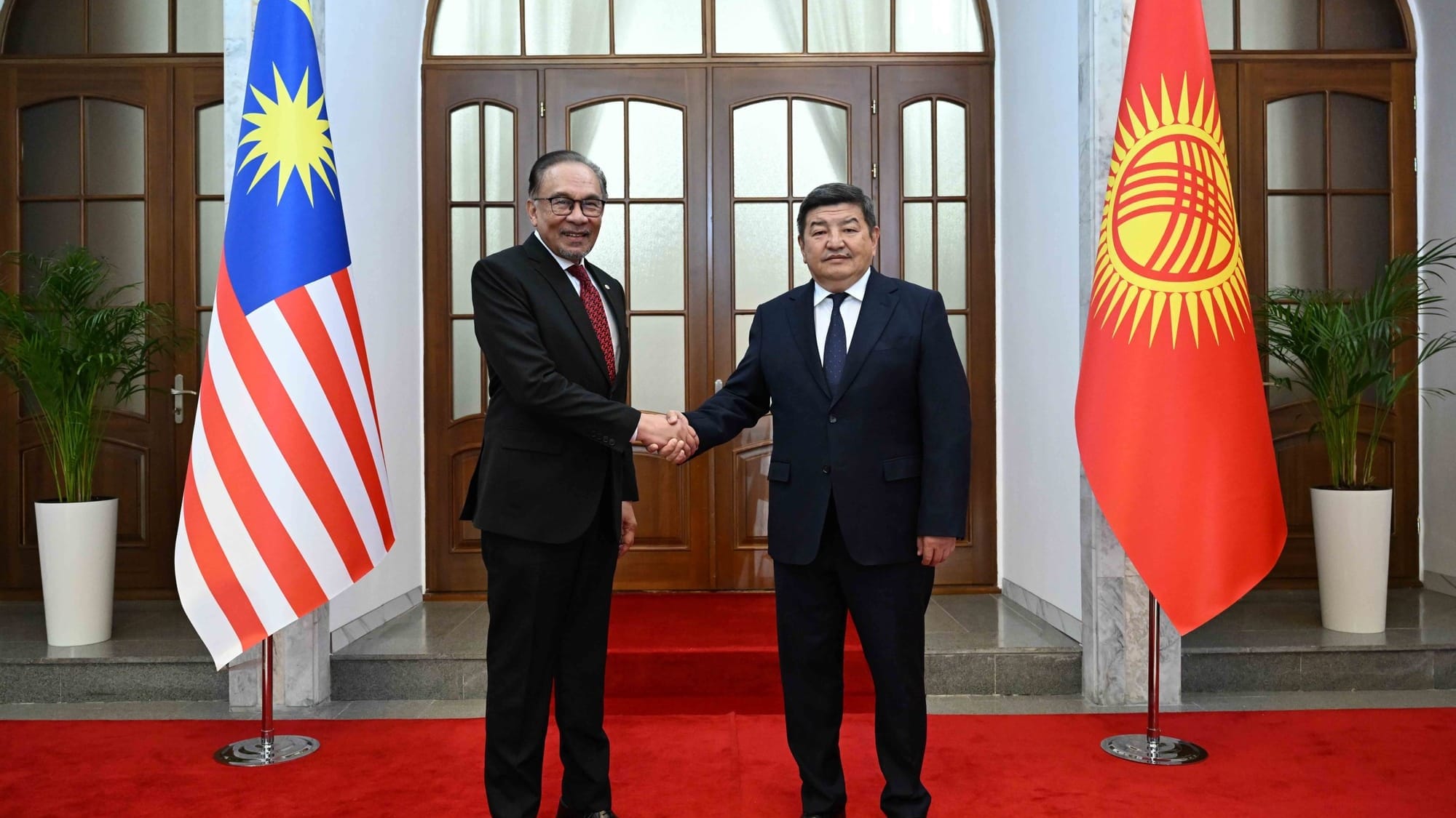 Акылбек Жапаров пригласил малазийских инвесторов в Кыргызстан