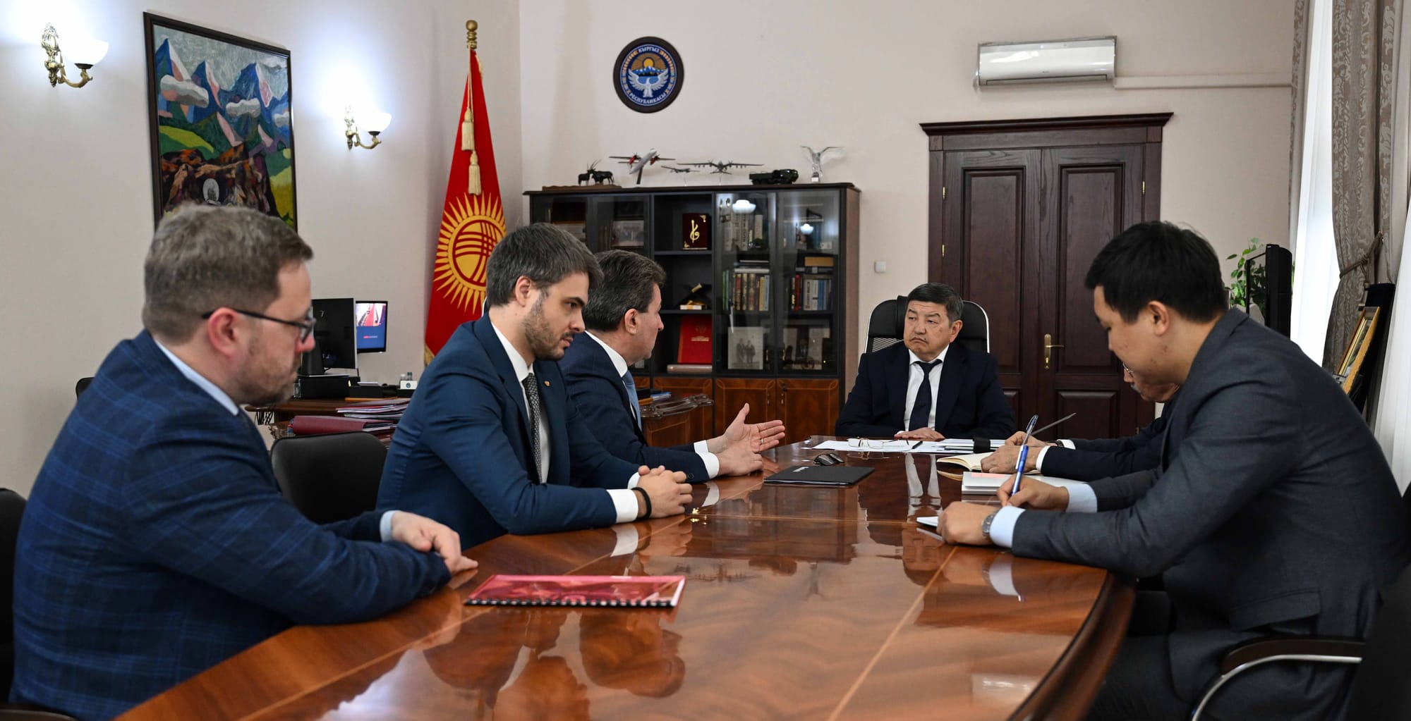 Акылбек Жапаров встретился с вице-президентом Сколтеха — что обсуждали?
