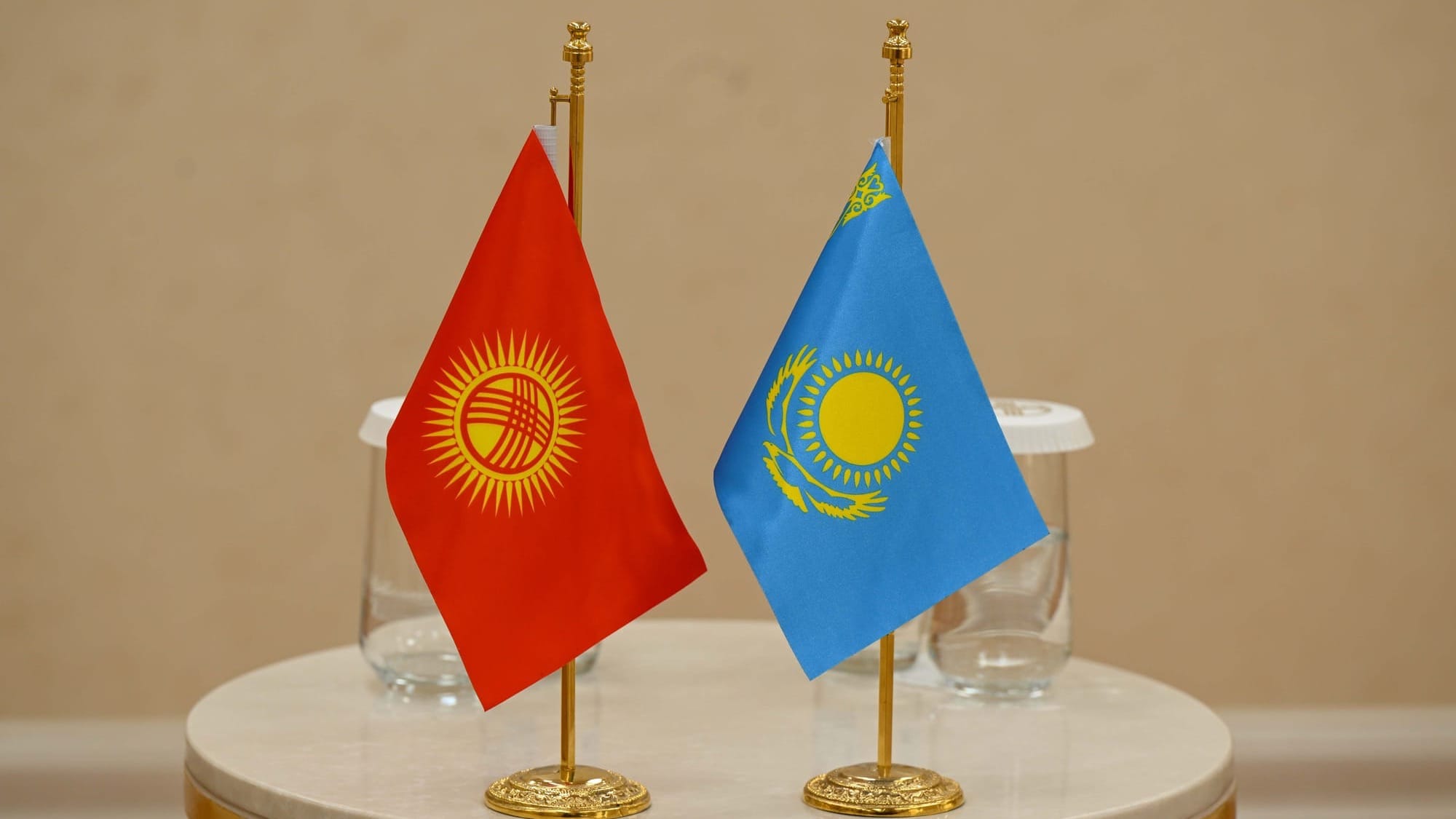 Кыргызстан и Казахстан продолжат работать над доведением товарооборота до $3 млрд
