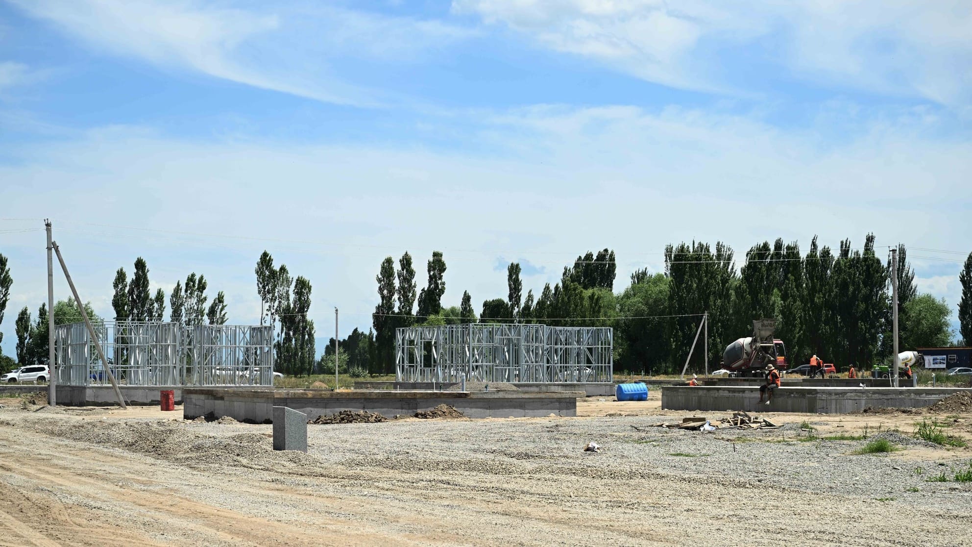 В селе Жаны-Барак строят 101 жилой дом для кыргызстанцев, переехавших из эксклава Барак