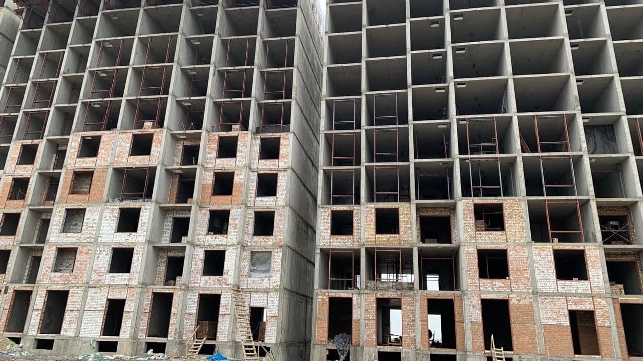 Строительство шести ипотечных домов на месте бывшей колонии №47 в Бишкеке завершится осенью