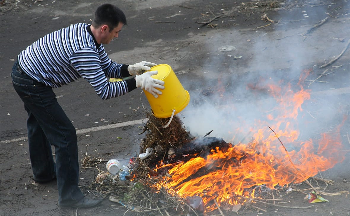 За незаконное сжигание мусора в Бишкеке наложили 874 тысячи сомов штрафов