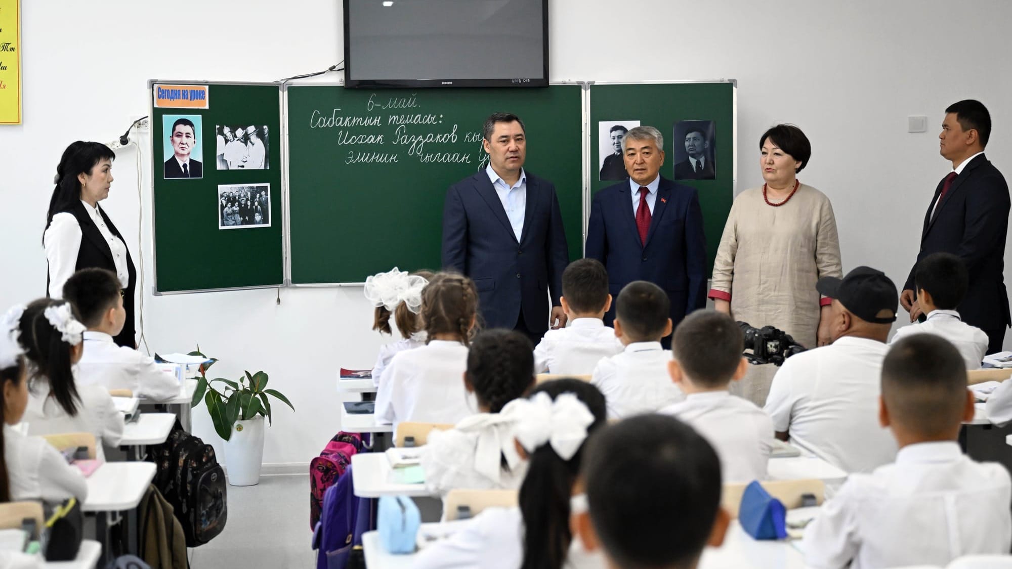В прошлом году в Кыргызстане издано учебников на 152 млн сомов – Садыр Жапаров