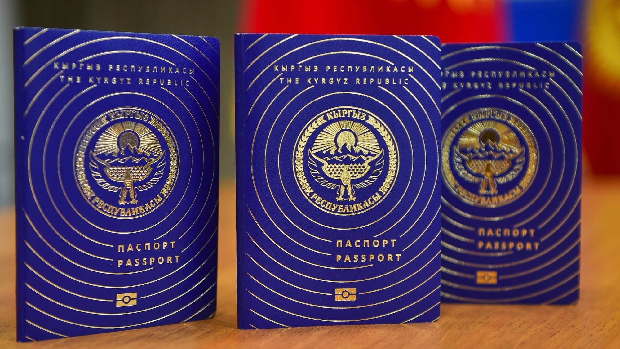 В КР сегодня начнут выдавать паспорта нового образца отечественного производства