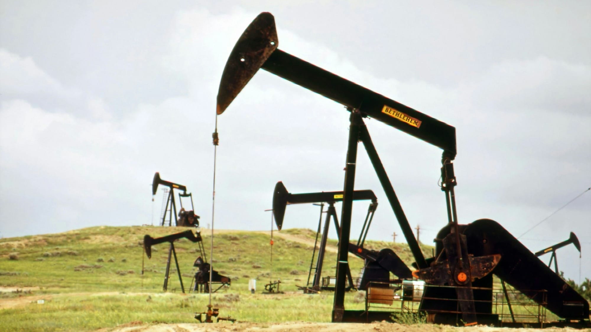 Запасы нефтегазоносных впадин КР могут достигать 1.3 млрд тонн — Ассоциация горнопромышленников