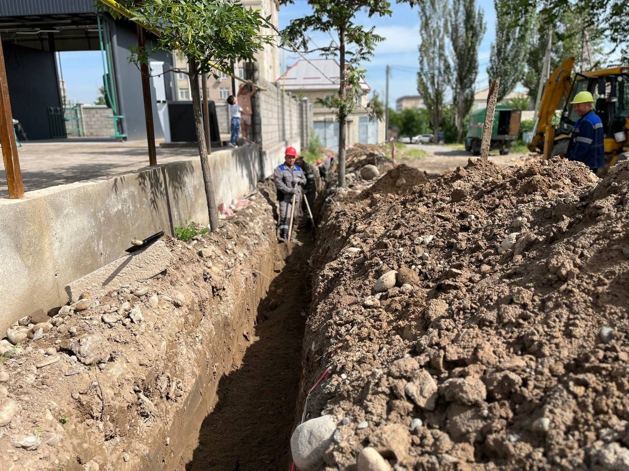 В Бишкеке реконструируют кабельную линию по улице Огонбаева