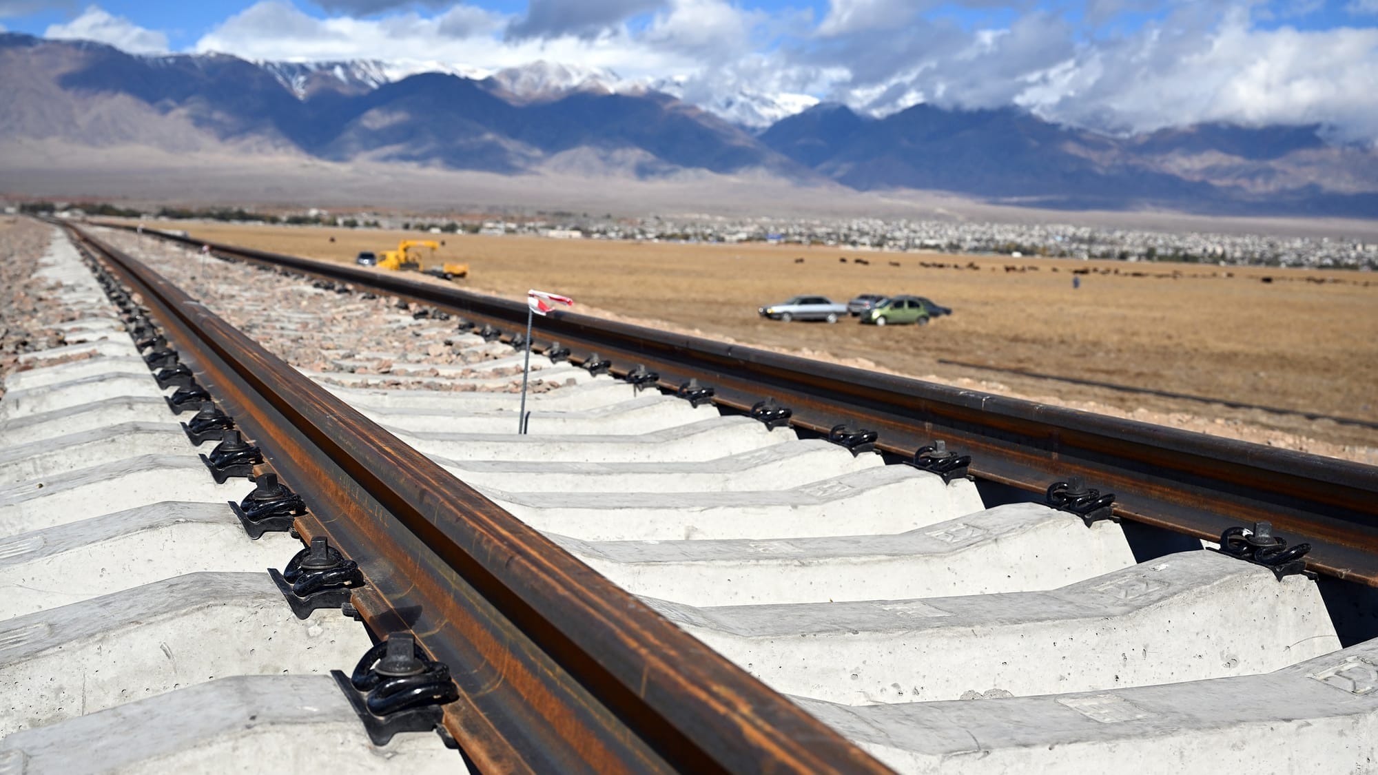 Строительство железной дороги КНР-КР-РУз начнется в октябре – министр транспорта Узбекистана