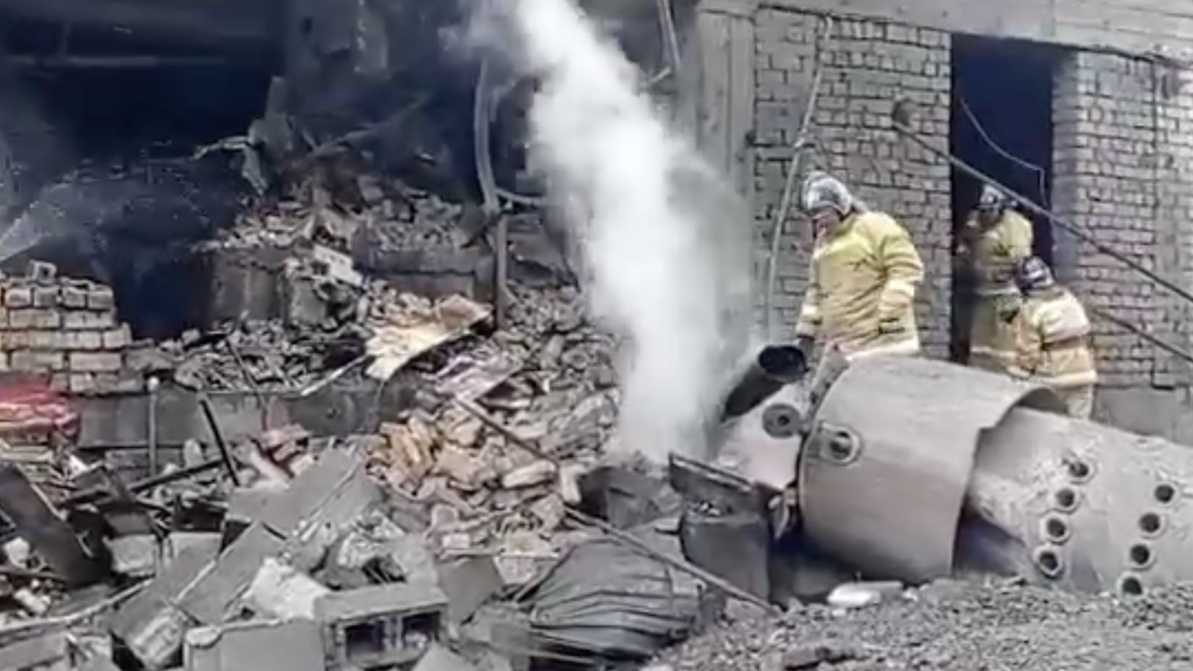 В Оше после взрыва котла сгорела баня «Байкол»